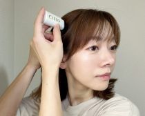 白髪を見つけたけど、美容院にはまだ行けない…！→1～2分でサッと隠せるアイテムが便利だった
