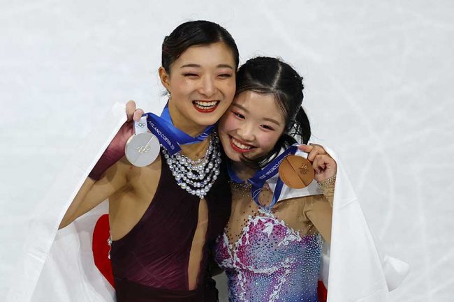 フィギュア女子で銀メダルを獲得した坂本花織(左)と銅メダルの中井亜美【写真:ロイター】
