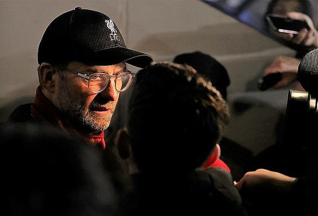 試合後に記者からの質問に応じたクロップ監督。トップチームは再戦に臨まないことを明らかにした。　(C) Getty Images