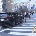 大阪・難波で車が歩道に突っ込む