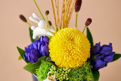 うさぎの お月見ブーケ 青山フラワーマーケットに 月 のような黄色いマム 夜空イメージのリンドウも Peachy ライブドアニュース うさぎの お月見ブーケ 青山フラワーマーケットに 月 のような黄色いマム 夜空イメージのリンドウも Peachy ライブドアニュース