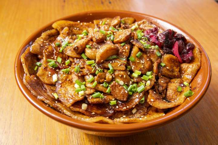 約1.6kgのド迫力！宝屋バーベキューセンター「十日丼」はパンチの効いた美味しさだった