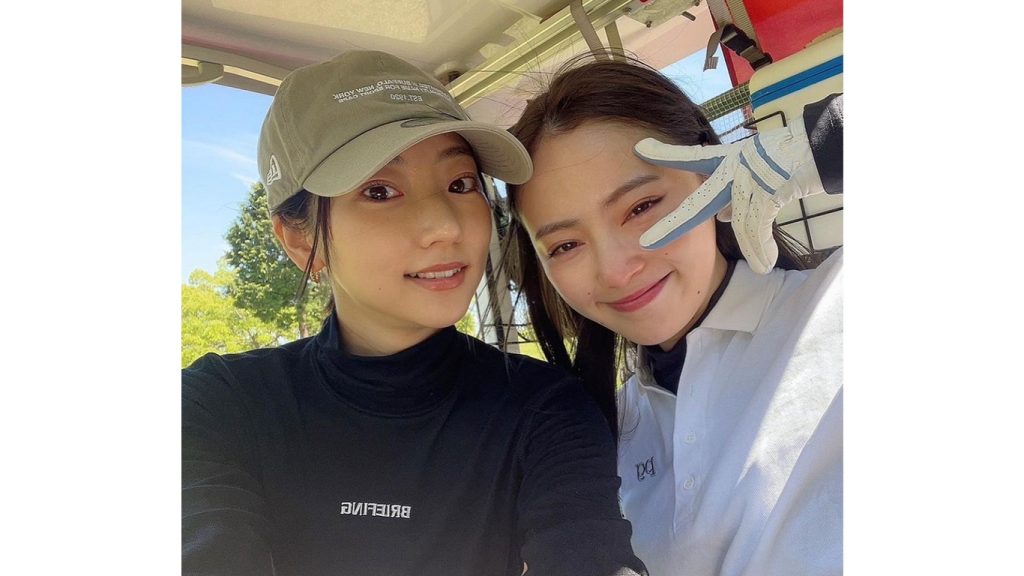 女優の武田玲奈&池上紗理依がゴルフデビュー!ミニスカ美脚ウェア姿に驚愕の声