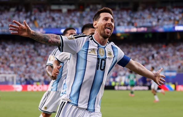 アルゼンチン代表の10番を背負ってきたメッシ photo/Getty Images