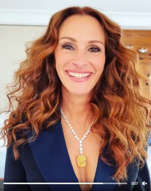 ジュリア・ロバーツ、双子の子供達の18歳誕生日を祝福(画像は『Julia Roberts 2022年5月20日付Instagram「Faux Boom From France!」』のスクリーンショット)