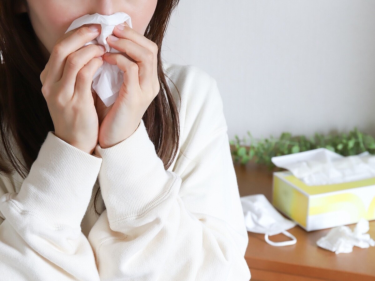  今年も花粉症のシーズンが到来。大人から子どもまで、多くの人がつらい症状を訴えている。中には、無症状のパートナーの対応にイライラを募らせている人も。花粉症の人にとってはうんざりするこの季節、なんとか乗り切りたいものだ。※サムネイル画像：PIXTA 