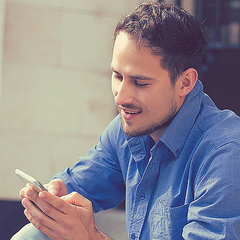 Lineやsnsの投稿でわかる 浮気しやすい男性の特徴 Peachy ライブドアニュース