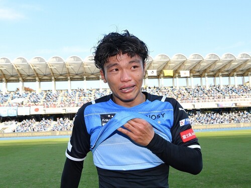 旗手怜央が川崎フロンターレで見せた濃い成長の記録。サポーターの前で