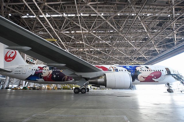最大サイズのミッキー描く JAL、新ディズニー塗装機「JAL DREAM