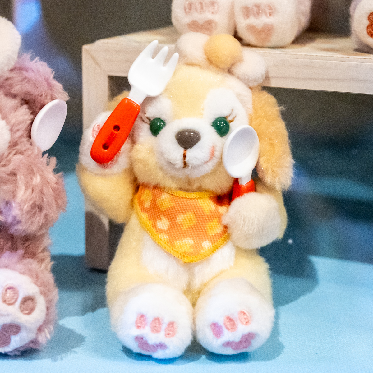 スプーンとフォークを持った食いしん坊スタイル！東京ディズニーシー