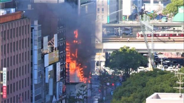 近鉄四日市駅前でビル火災 一時騒然 ライブドアニュース