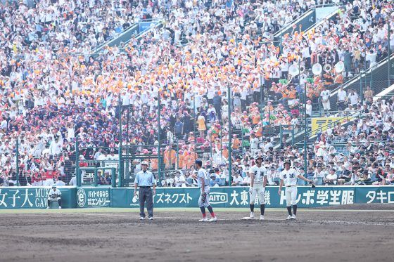 応援に駆け付けた尽誠学園スタンド【写真：加治屋友輝】