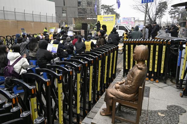 慰安婦問題を追及する韓国市民団体「正義連」日本に謝罪求める「水曜集会」