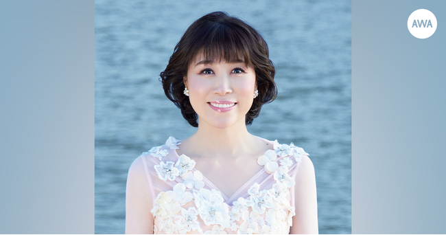 デビュー曲「おしろい花」や大ヒット曲「鳥取砂丘」など 水森かおりの 