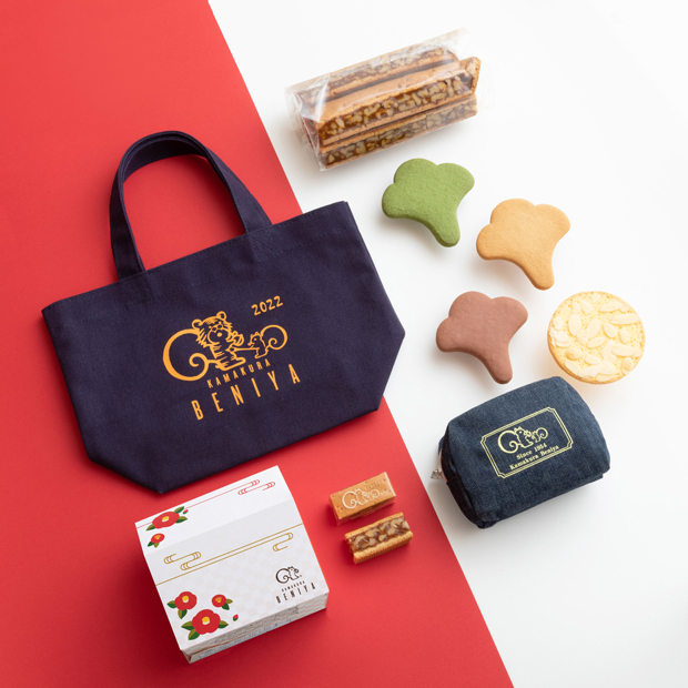 鎌倉紅谷「新春福袋」2022、“とらリスくん”のバッグやポーチ、豆皿