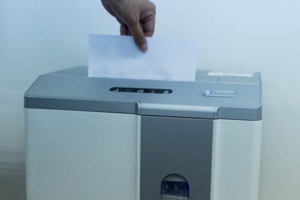 面接官の暴挙「目の前で履歴書をシュレッダー」に絶句 「この程度のスキルしかないのか」と嘲笑された女性