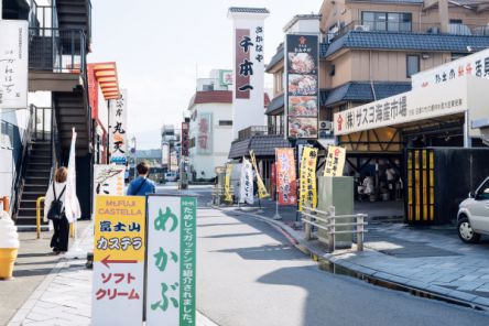 沼津港にあるハンバーガーショップ「沼津バーガー」人気メニューは