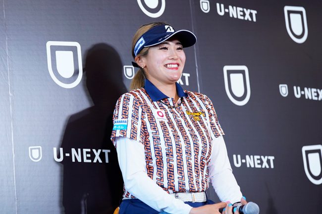 凱旋帰国し、記者会見に出席した桑木志帆【写真:増田美咲】