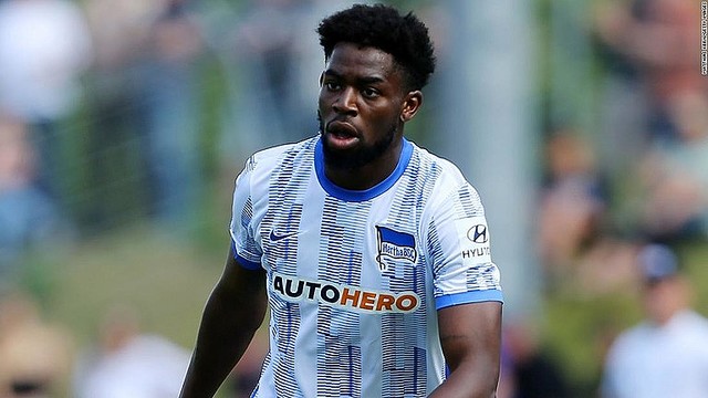 サッカー独代表選手に相手選手が差別発言か 終了5分前に試合打ち切り ライブドアニュース