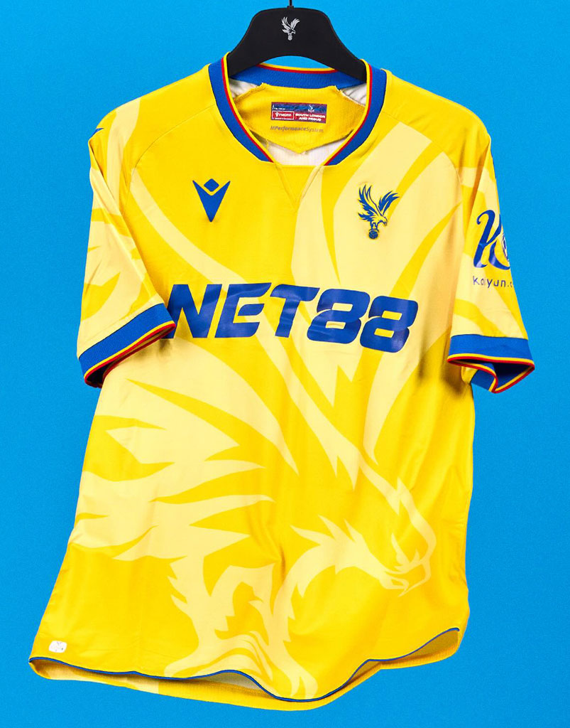 鎌田大地がモデルで登場！クリスタル・パレス、2024-25アウェイユニは