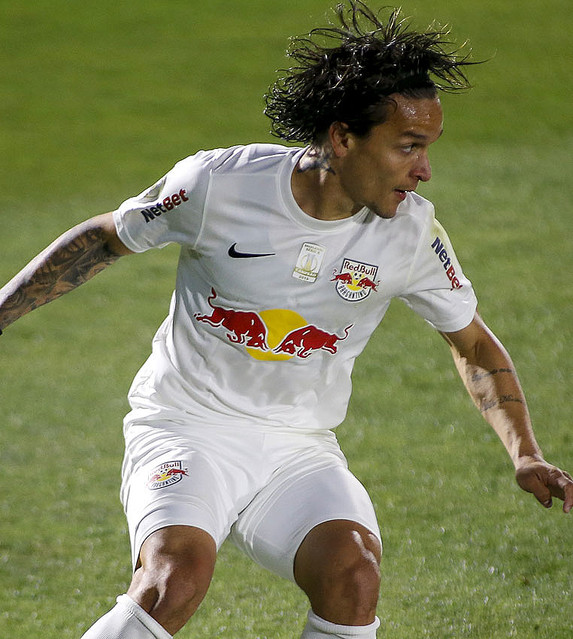 全部同じ！雄牛のマーク「レッドブルのユニフォーム」5チームを見る