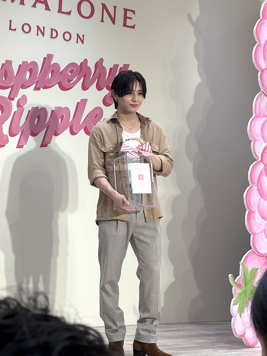 さりげなく香らせたい時は“空間に”1プッシュ」山田涼介さんの香水の付け方が素敵すぎる「ジョー マローン ロンドン」新作ポップアップイベント -  ライブドアニュース