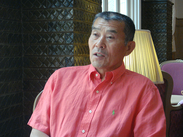 アゴを肩に乗せてホームランを打つ。長池徳士の武骨な打撃フォーム