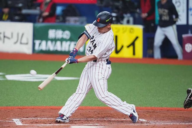 オリックス戦で本塁打を放った侍ジャパンの吉田正尚【写真:小林靖】