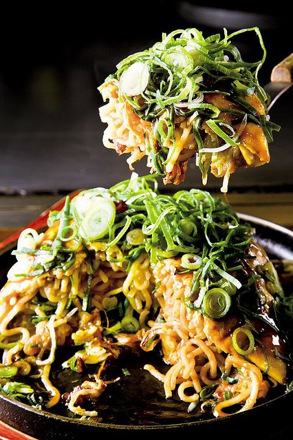 ミシュランガイド広島に掲載された球体広島お好み焼き店「電光石火」が
