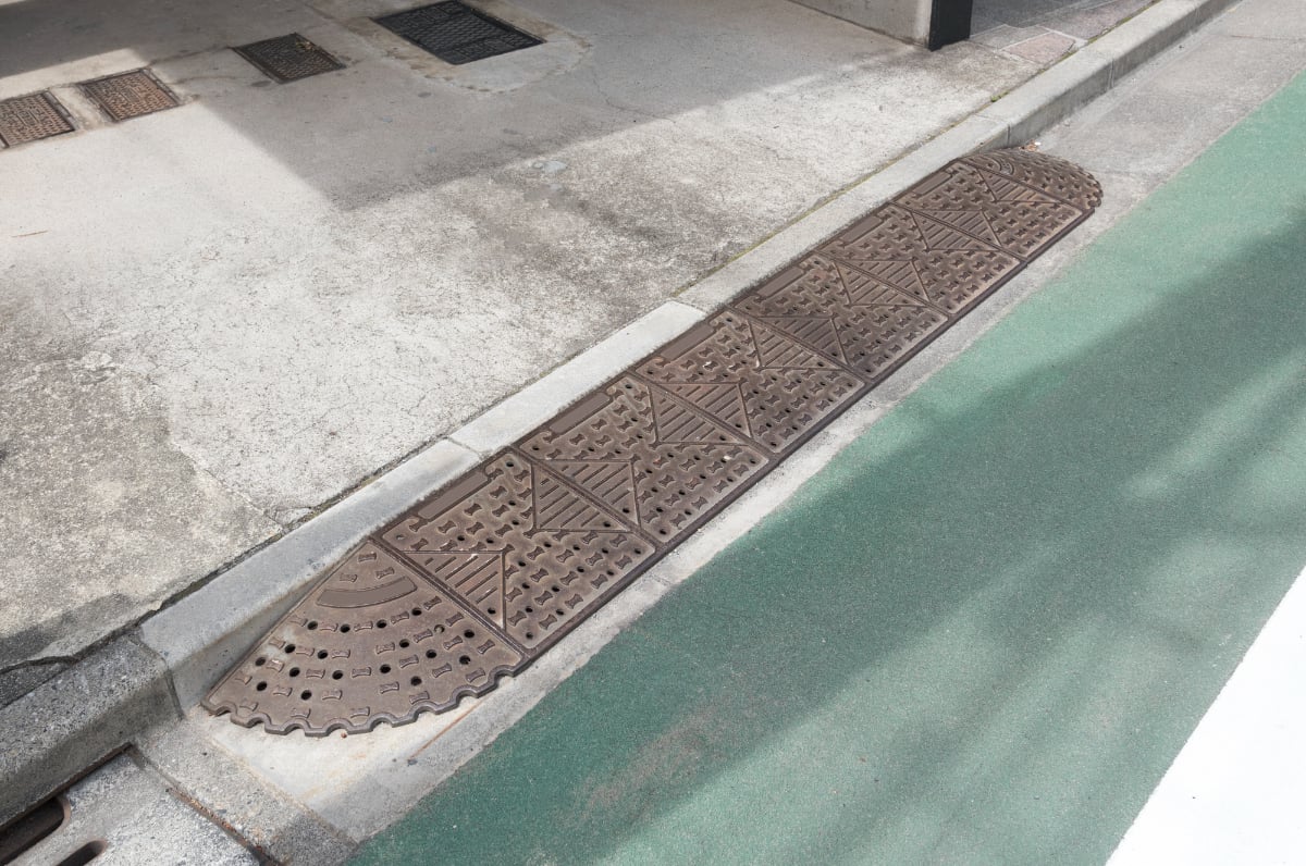 段差スロープを道路上に設置するのは違法?(画像はイメージ)