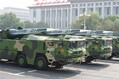 ２０１９年１０月、中国・北京での軍事パレードで通常兵器として公開された極超音速ミサイル「ＤＦ１７」（中国国防省ＨＰから）。中国は核戦力としても極超音速兵器の開発を進めている