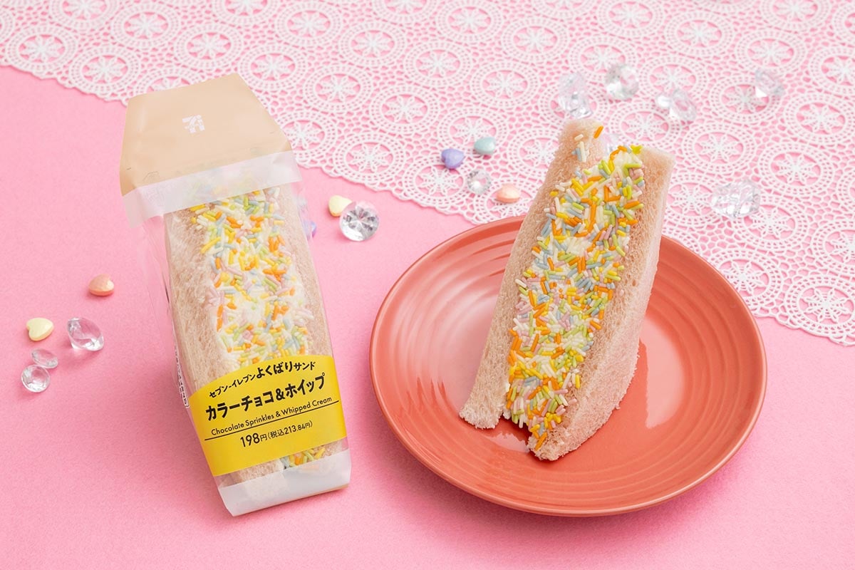 「セブン-イレブンよくばりサンド カラーチョコ&ホイップサンド」