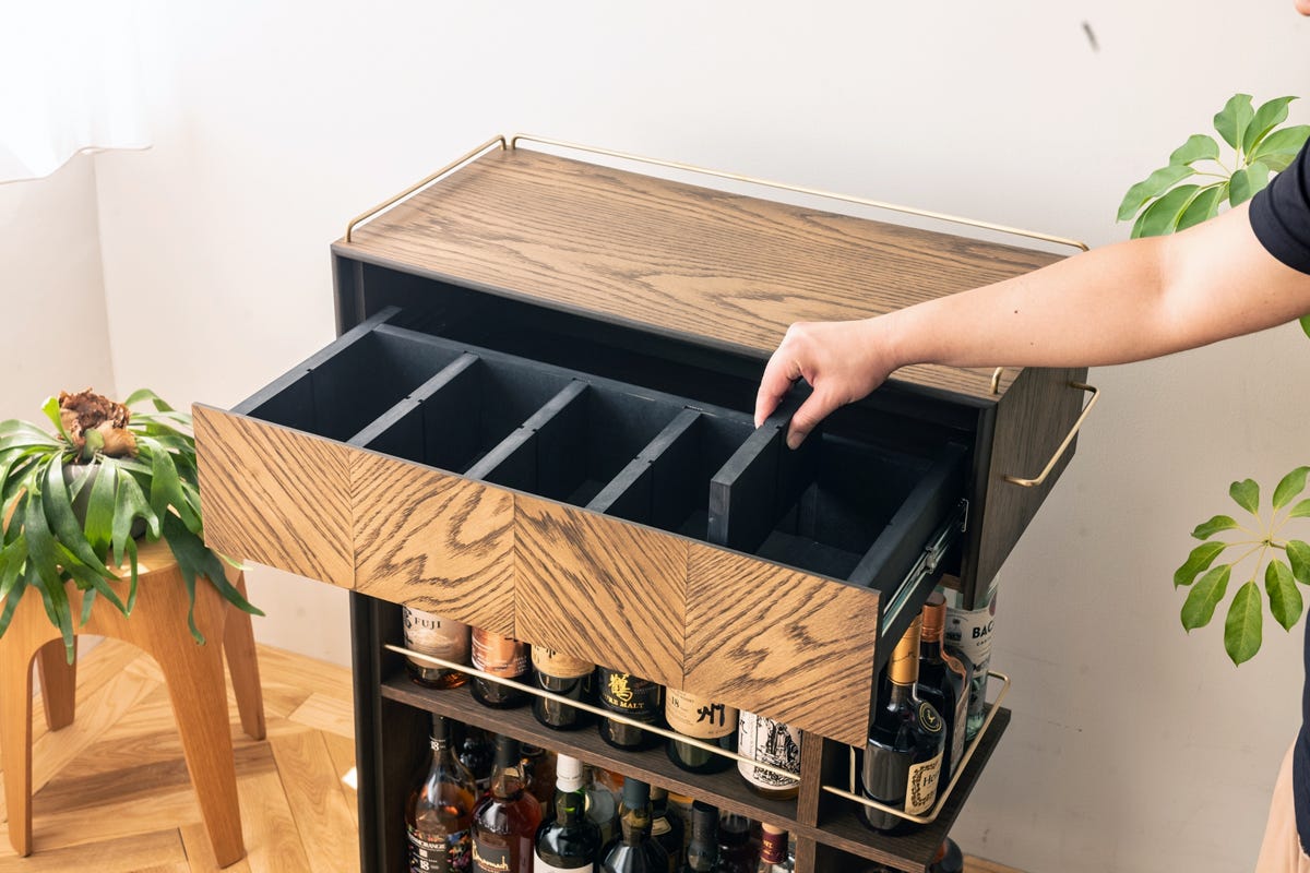 自宅に本格的なウイスキーサロンを - 最大42本のボトル収納ワゴンが