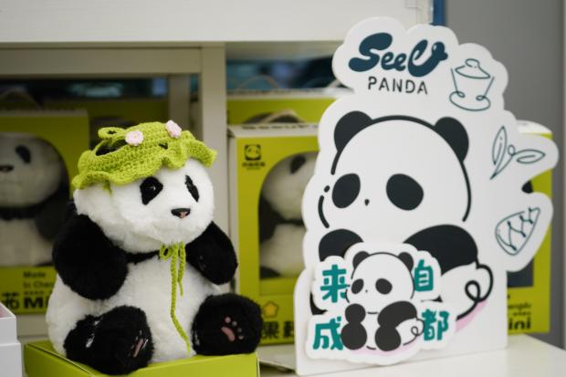 ぬいぐるみのパンダ「花花」、日米で売れ行き好調 中国・成都市