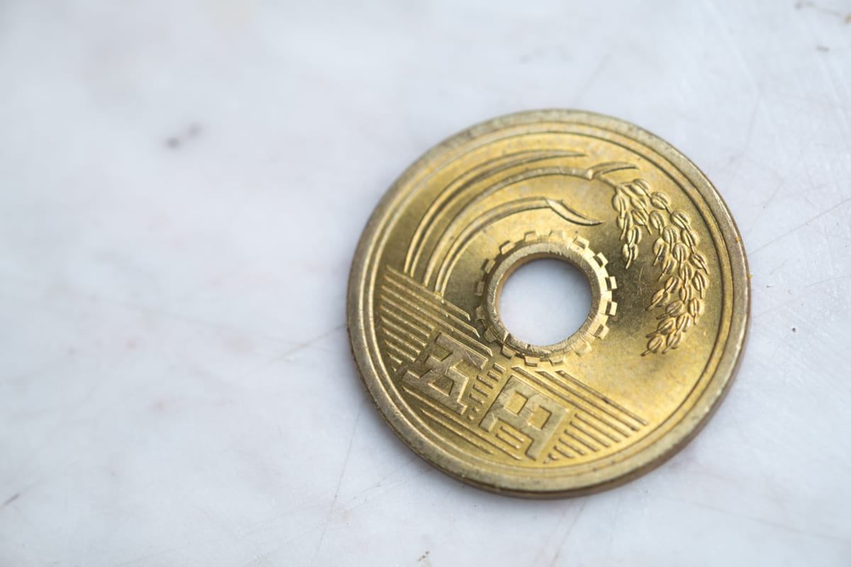 銅価格高騰で「5円玉製造」に“5円以上”のコストが！「溶かせば高く売れる」と聞きましたが、違法になりませんか？  アメリカでは「1セント硬貨」が製造終了…硬貨は今後廃止される？ - ライブドアニュース