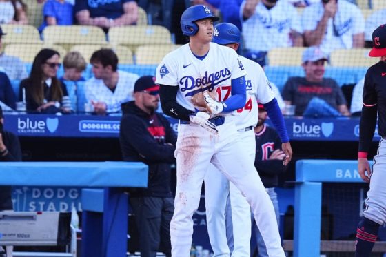 第1打席で四球を選んだドジャース・大谷翔平【写真：荒川祐史】