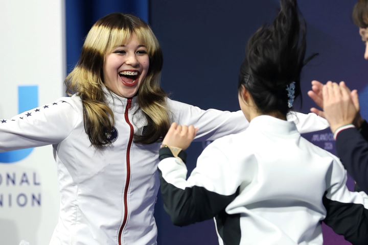 リウとハグする中井亜美が話題