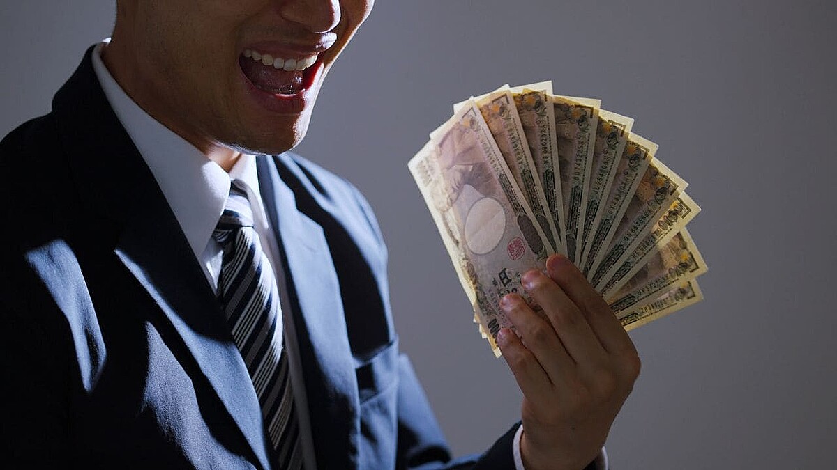 最後に笑うのは俺なんだよ…年収450万円の50歳独身サラリーマン、酔った勢いで同僚に漏らした〈驚きの老後計画〉→まさかの“緊急事態”に涙目【CFPが警告】  - ライブドアニュース