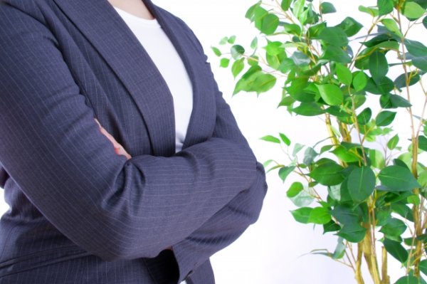 「だったらお前がやれ!」上司の"大卒いびり"にブチギレた女性、書類を叩きつけて早退した結果