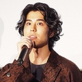 寛一郎の歯が「黄色すぎ」X指摘