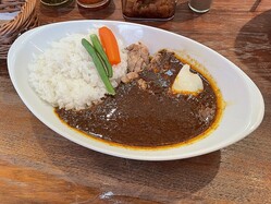 
			名店「ベンガル」仕込みのチキンカレーを新宿ゴールデン街で。昼営業のみの注目店がオープン
		