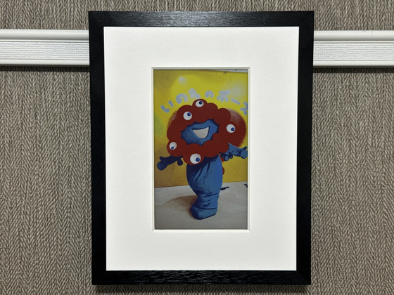 絵が描けなくても簡単に好みの絵を部屋に飾れるフルカラー電子ペーパー