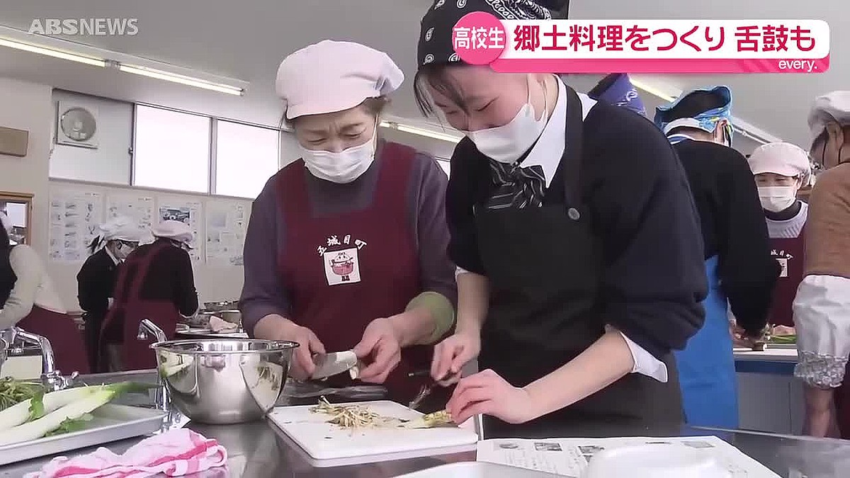 高校生が郷土料理”だまこ鍋”づくりに挑戦 先生は地域の人たち 教わりながら地元自慢の味を学ぶ 秋田・五城目町 (2026年1月20日掲載) -  ライブドアニュース