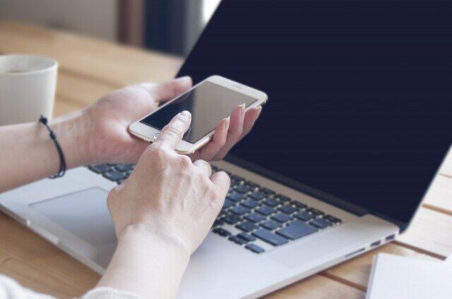 社内チャットのメンションに さん は必要 マナー講師の見解は ライブドアニュース