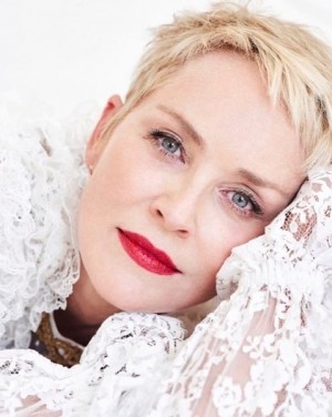 出会い系アプリに登録も怪しまれてしまったシャロン・ストーン(画像は『Sharon Stone 2019年11月25日付Instagram「#MondayMotivation “It’s my experience that you really can’t lose when you try truth.”」』のスクリーンショット)
