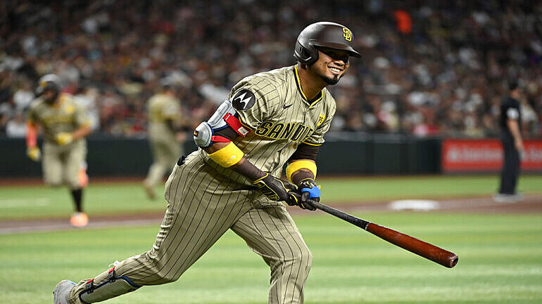 サンディエゴ•パドレス 背番号4 　　　ルイス・アラレズ ボブルヘッド サンディエゴ•パドレス 背番号4 ルイス・アラレズ ボブルヘッド - メルカリ