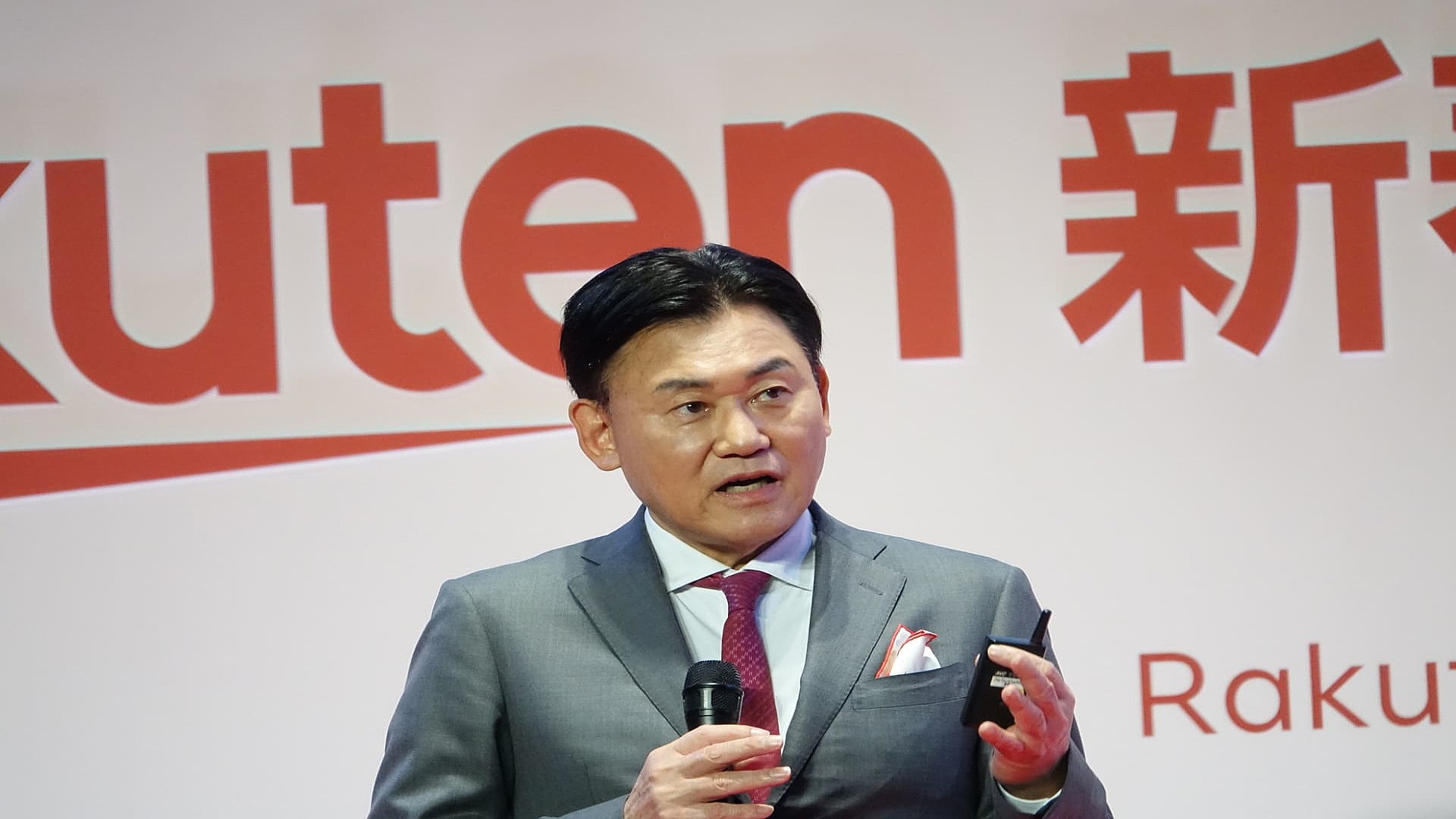 楽天グループ三木谷社長「EC流通総額10兆円達成はAIエージェントと楽天モバイルが要」、加盟店向けイベントで力説 (2026年1月30日掲載) -  ライブドアニュース