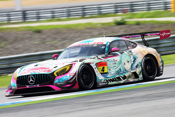 初音ミクの「痛車」チームがスーパーGTで3度王者の強豪になるまで