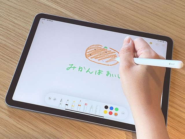 お絵かきのときだけサッと使える“の下敷き”エレコム 用着脱