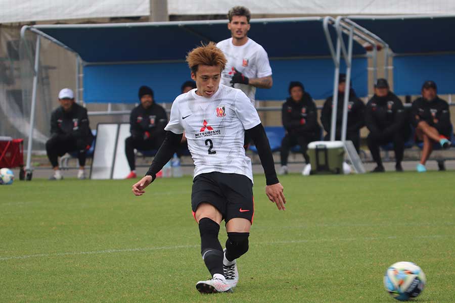 トレーニングマッチに出場した宮本優太【写真:轡田哲朗】